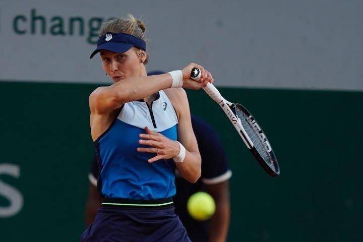 皇冠信用网开户_郑钦文法网第四轮将战萨姆索诺娃皇冠信用网开户，此前交手记录郑钦文2胜3负