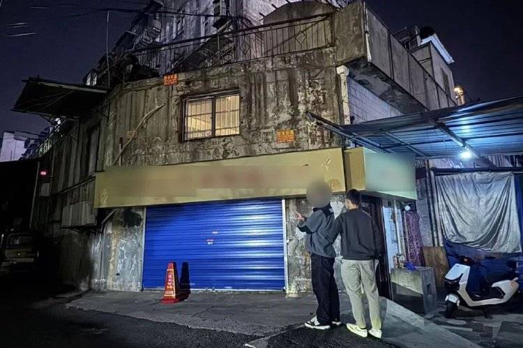 丹麦超级联赛_金项链里发现大量不明金属丹麦超级联赛,多家金店中招,警方:2人在黄金中掺铼