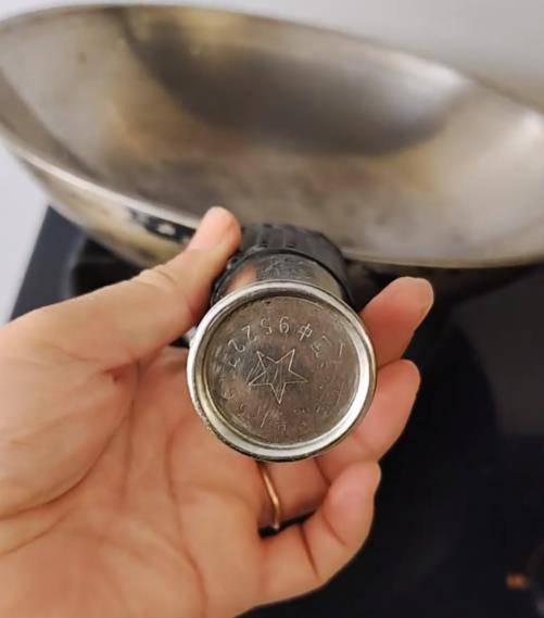 皇冠信用網代理申条件_铁锅用了二三十年仍不粘不锈皇冠信用網代理申条件，女子在线寻厂家想“再买一个”，厂家称已停产