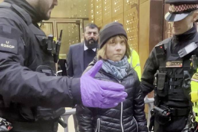 世界杯皇冠代理平台_瑞典“环保少女”在英国伦敦被捕世界杯皇冠代理平台,因其参加支持巴勒斯坦的抗议活动
