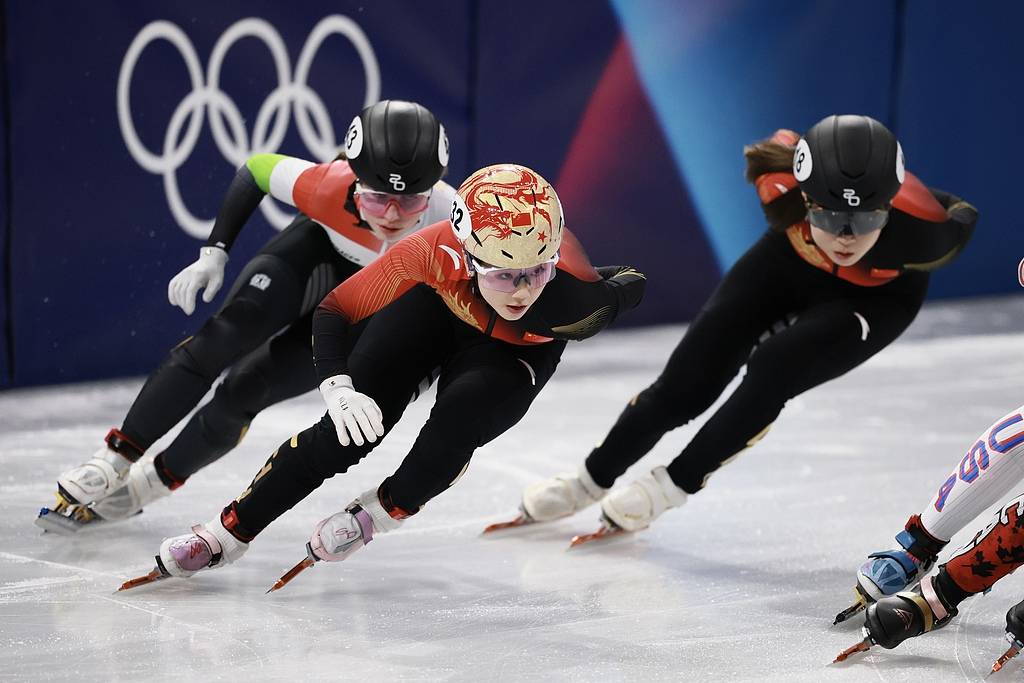 皇冠世界杯代理_神剧情皇冠世界杯代理！对手全部摔倒 杨婧茹晋级女子1500米A组决赛