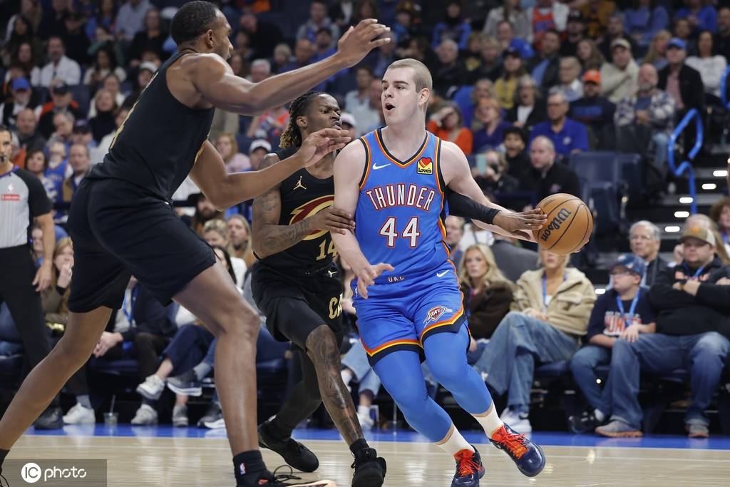 皇冠d盘
_哈登20+9米切尔20+7+5 乔22分雷霆终结骑士七连胜