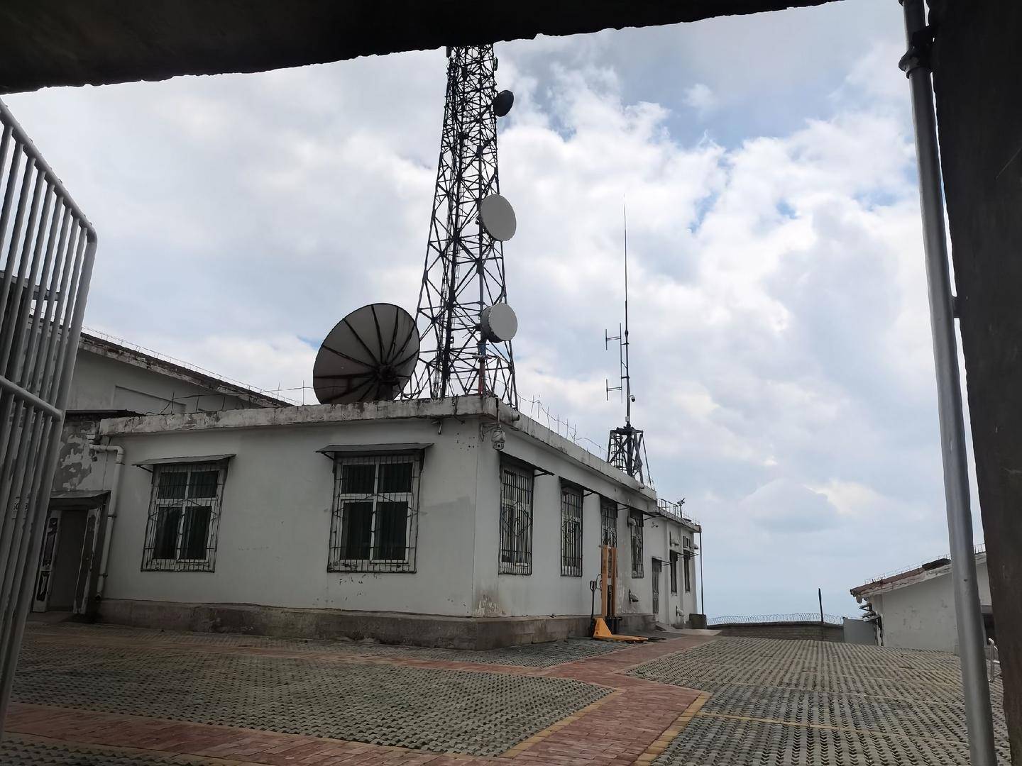 皇冠信用盘代理
_一事业单位招人守机房:岗位在海拔3614米的山顶皇冠信用盘代理
,方圆10公里无人住,每月驻山不低于半个月