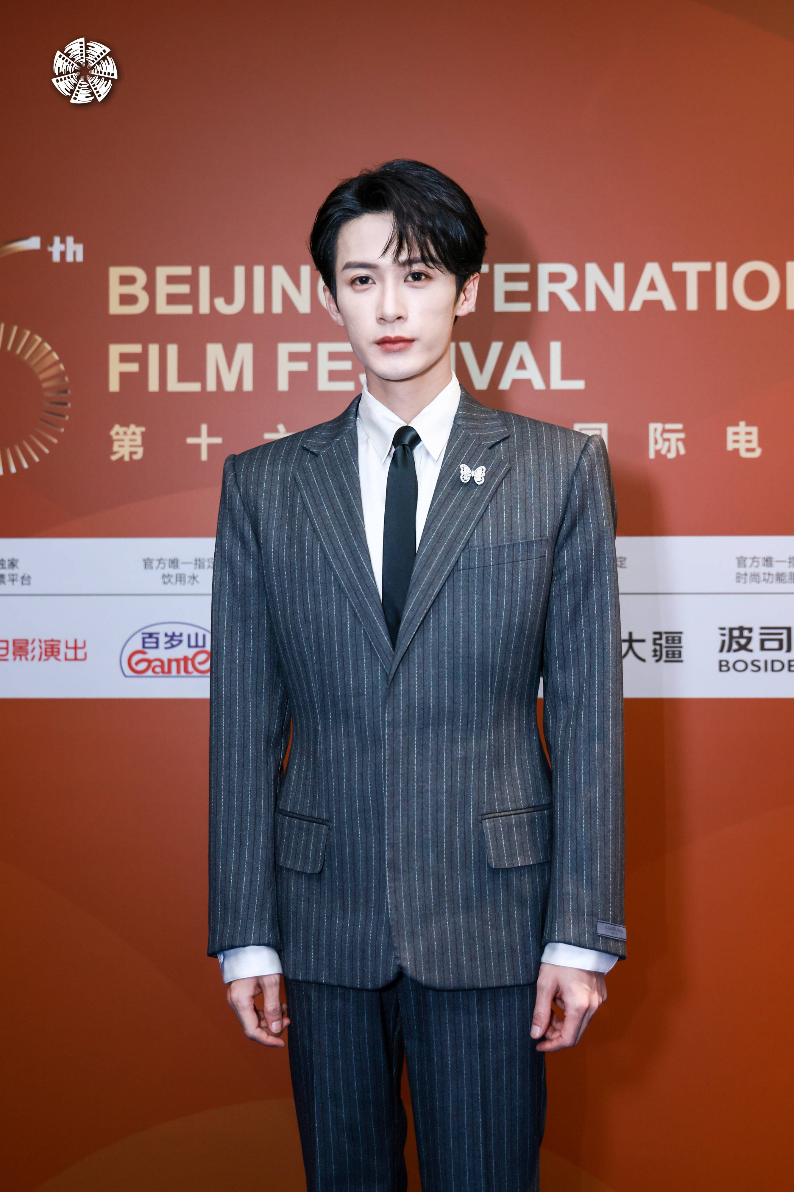 皇冠信用网正网_群星汇聚皇冠信用网正网！第十六届北影节红毯高清大图来了